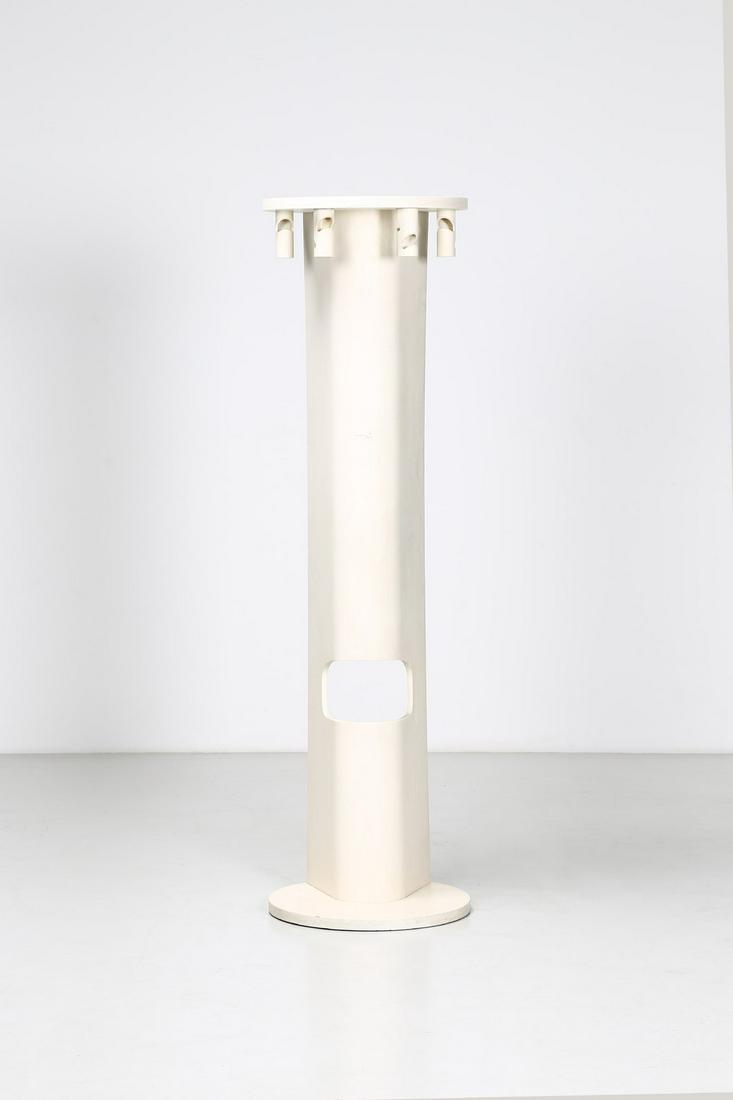 MANIFATTURA ITALIANA Coat hanger, 60s.: ITALIAN WORK Coat hanger, 60s. Lacquered wood.. Cm 50,00 x 170,00 x 45,00.