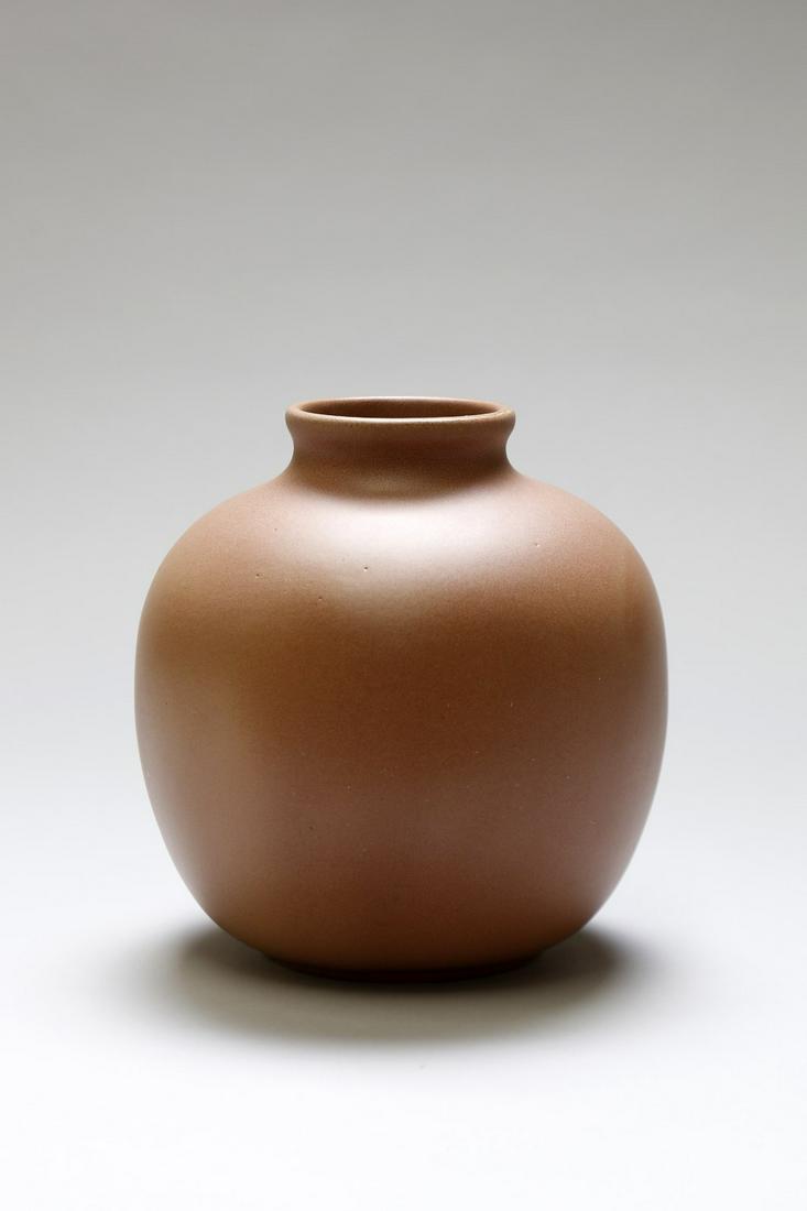 GIOVANNI GARIBOLDI Vase, Richard Ginori manufacture -: Vase, Richard Ginori manufacture - San Cristoforo, Milan. 40s,. Glazed ceramics.. Cm 20,00 x 21,00 x 20,00. Manufacturing brand under the base.
