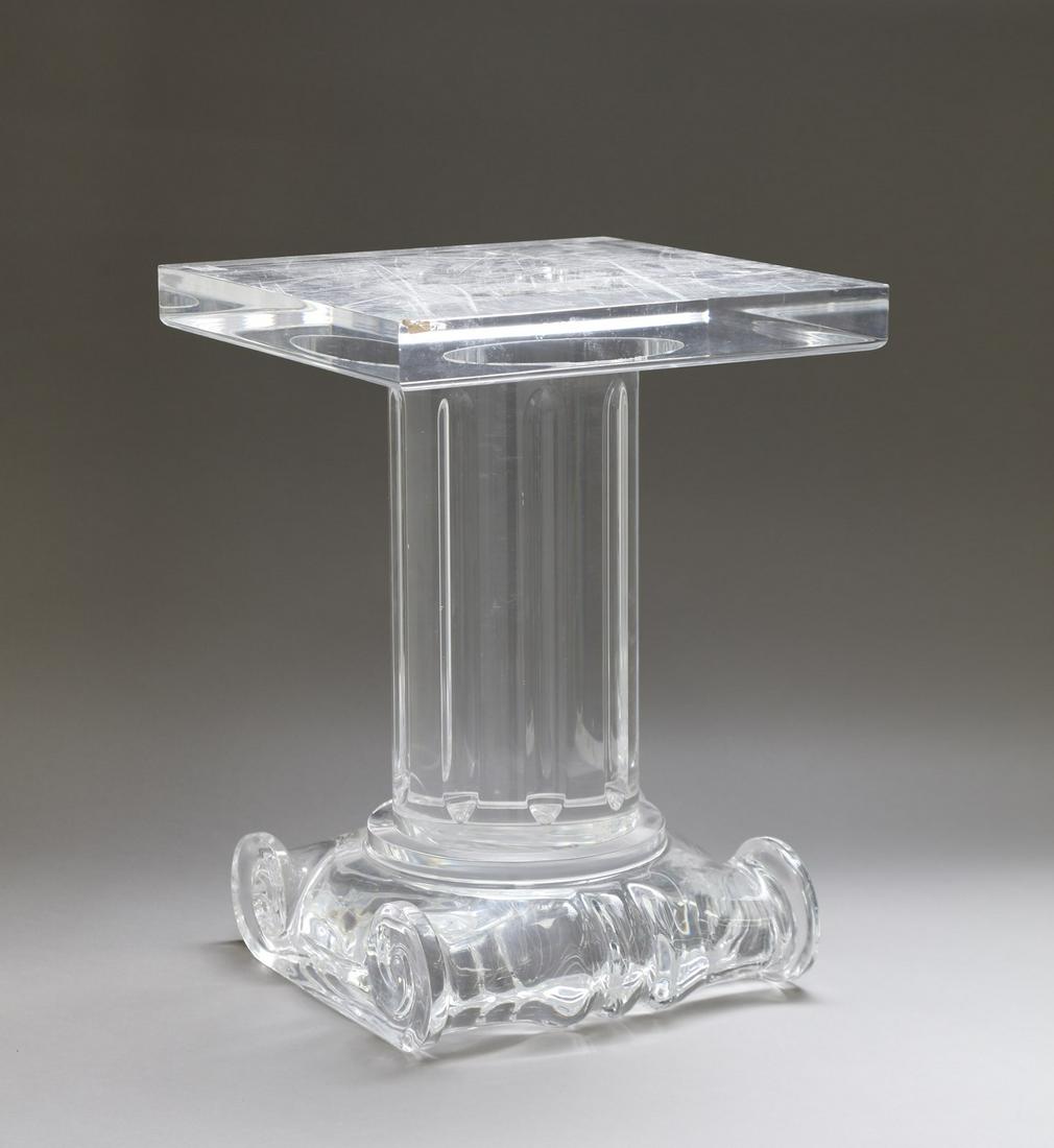 MANIFATTURA ITALIANA Coffee table, 80s.: ITALIAN WORK Coffee table, 80s. Plexiglass. Cm 40,00 x 55,00 x 40,00. 146