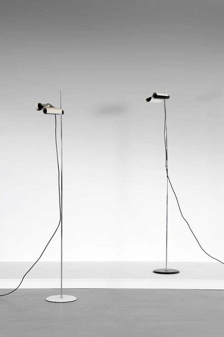 JOE COLOMBO Oluce production standard lamp, 70s.: Oluce production standard lamp, 70s. Painted metal and chromed metal.. Cm 30,00 x 204,00 x 30,00.