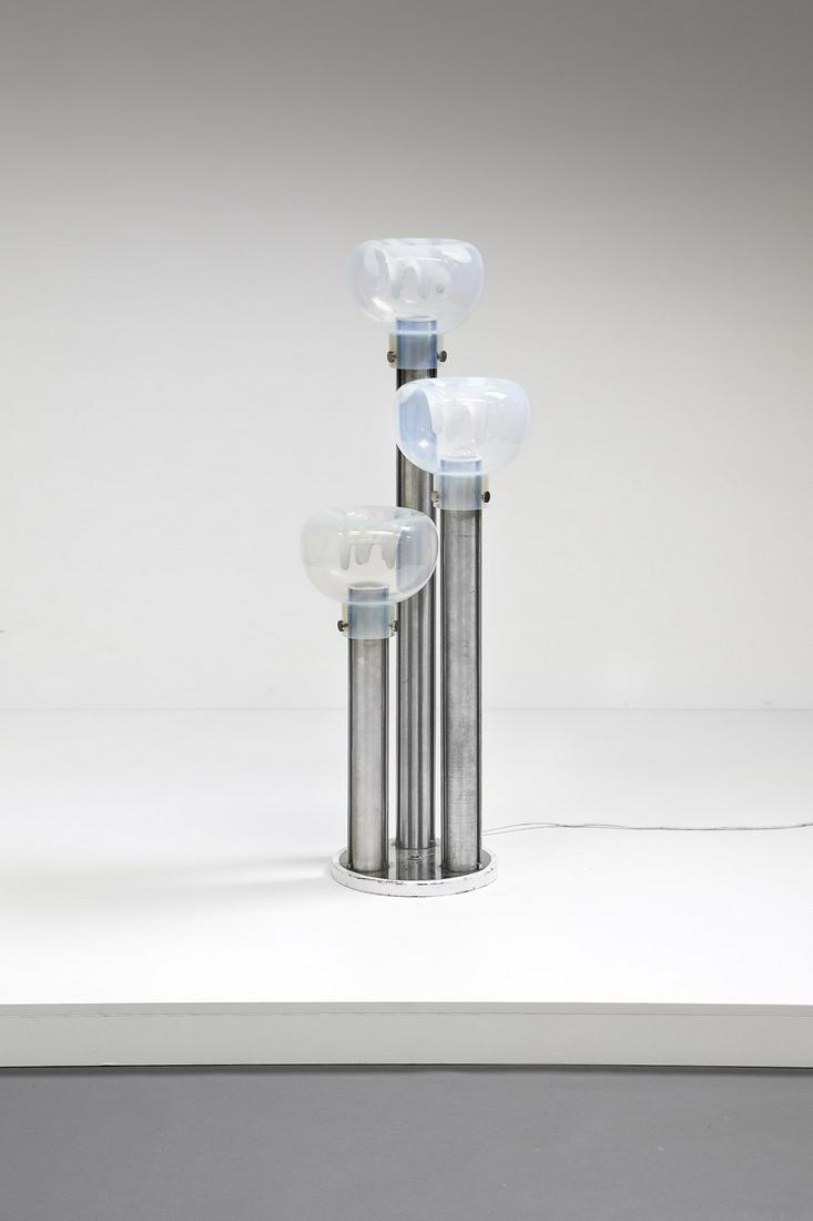 TONI ZUCCHERI Standard lamp, Veart production, 70s.: Standard lamp, Veart production, 70s. Chromed metal and blown glass.. Cm 30,00 x 113,00 x 30,00. 849