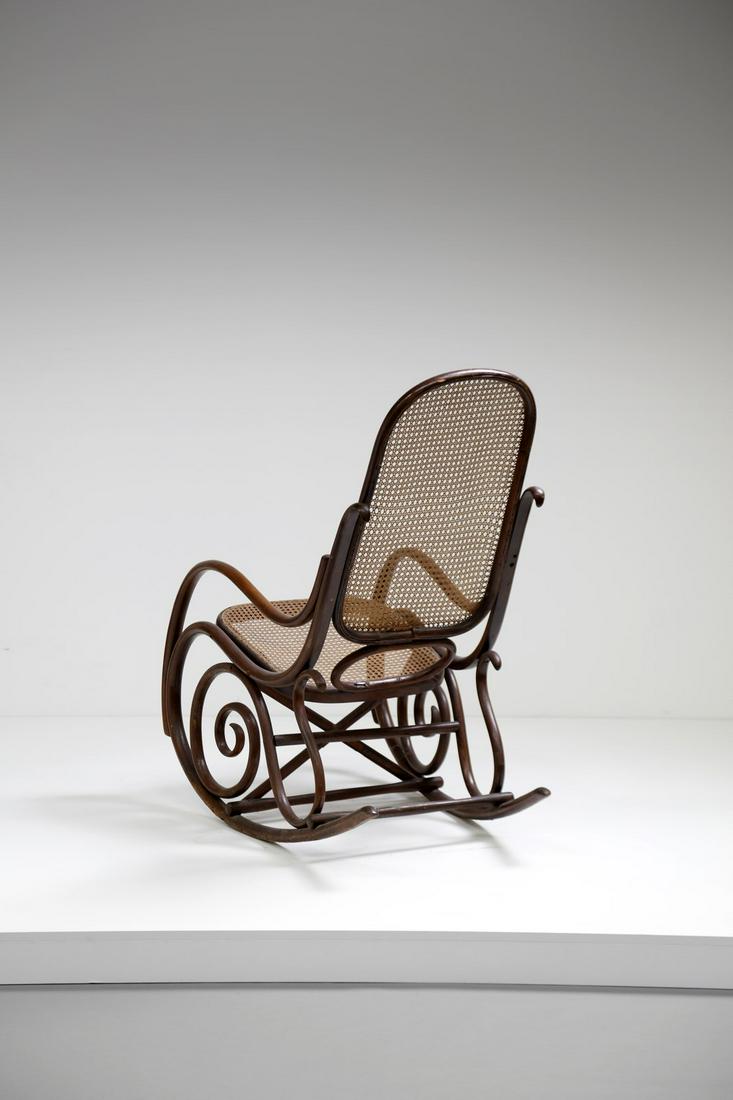 THONET, VIENNA Rocking chair, 40s.: Rocking chair, 40s. Wood and Vienna straw.. Cm 55,00 x 104,00 x 80,00.