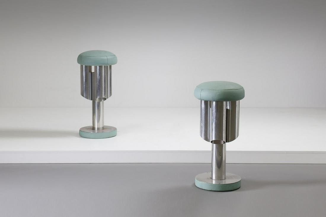 MANIFATTURA ITALIANA Pair of stools, 70s.: ITALIAN WORK Pair of stools, 70s. Chromed metal and padded skai.. Cm 30,00 x 70,00 x 30,00. 1211