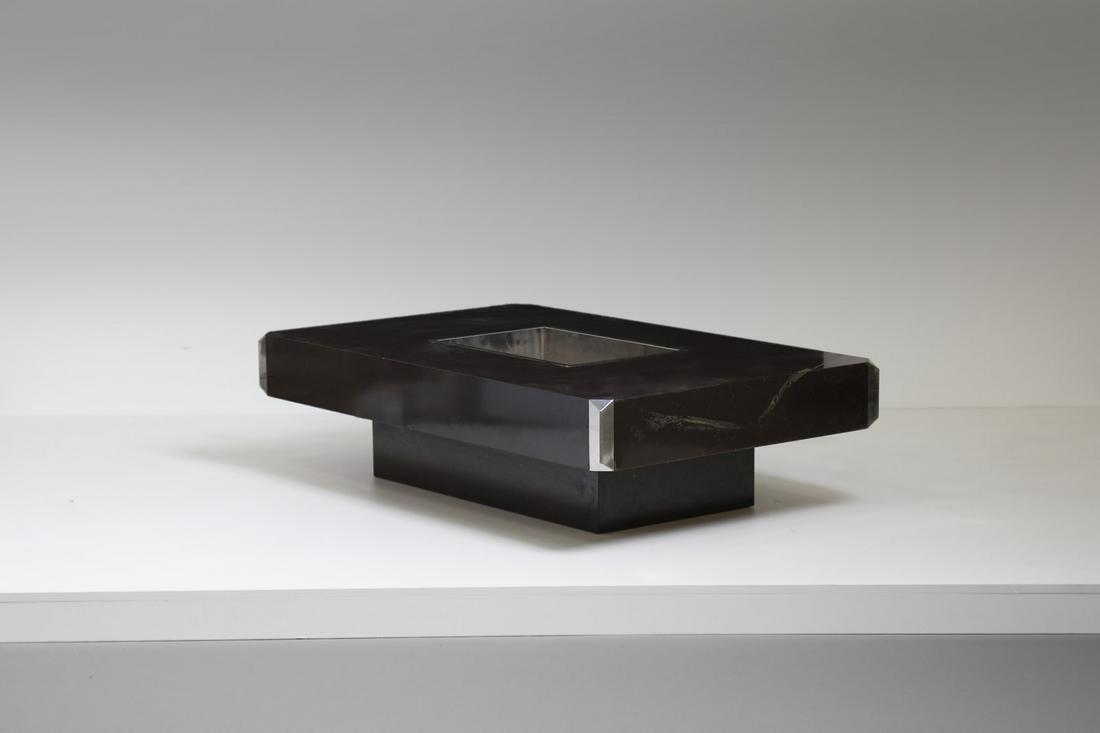 WILLY RIZZO Coffee table, 70s.: Coffee table, 70s. Polished steel and lacquered wood. Cm 129,00 x 34,00 x 80,00. 64