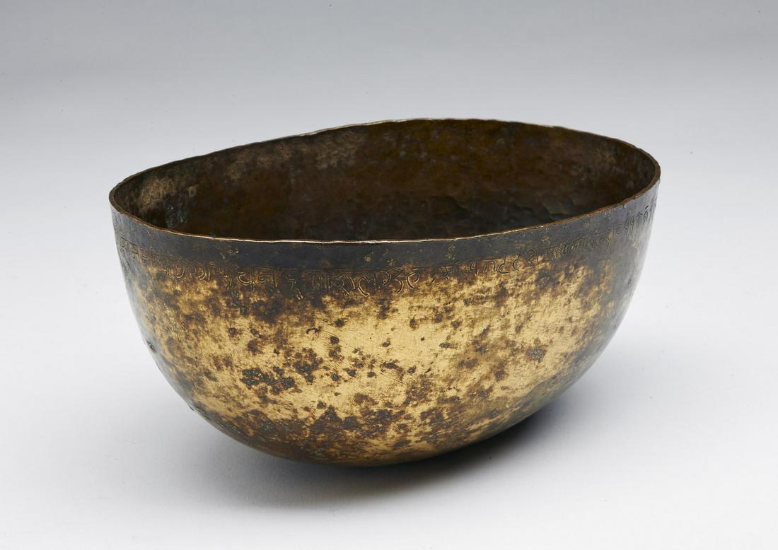 Arte Himalayana  A bronze Kapala Tibet, 19th century . (1 of 3)