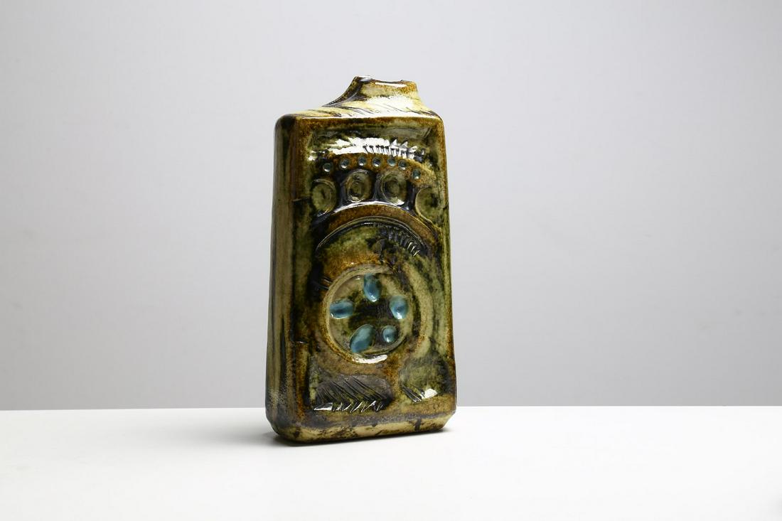 MANIFATTURA PORCELLANE ZSOLNAY Vase, '60.: Vase, '60. Metallic luster ceramic.. Cm 24,00 x 48,00 x 12,00.