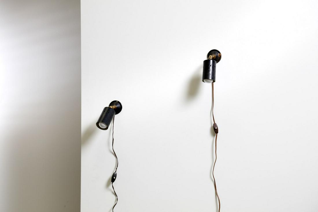 GINO SARFATTI (attributed) Pair of wall lights, 50s.: (attributed) Pair of wall lights, 50s. Brass and painted aluminium.. Cm 7,00 x 20,00. Reference (for similar model): Romanelli M., Severi S., Gino Sarfatti opere scelte 1938-1973, Silvana editoriale, 