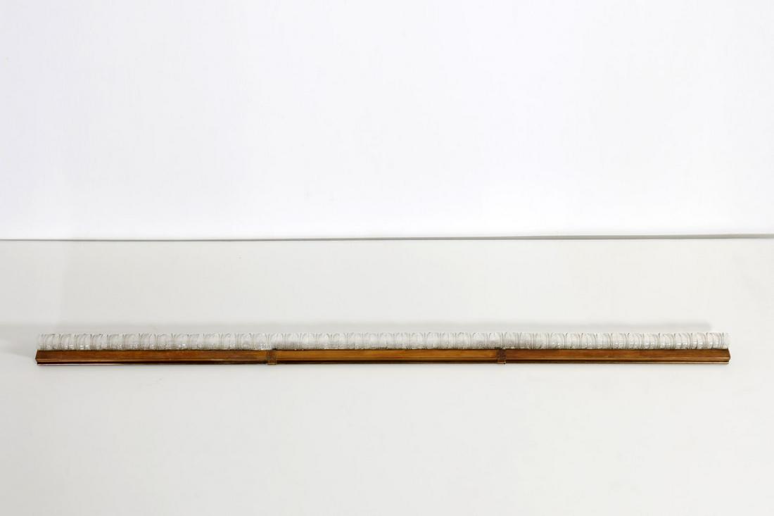 MANIFATTURA ITALIANA Aisle ceiling lamp from the: ITALIAN WORK Aisle ceiling lamp from the 1950s. Murano glass and brass.. Cm 13,00 x 250,00 x 7,00.