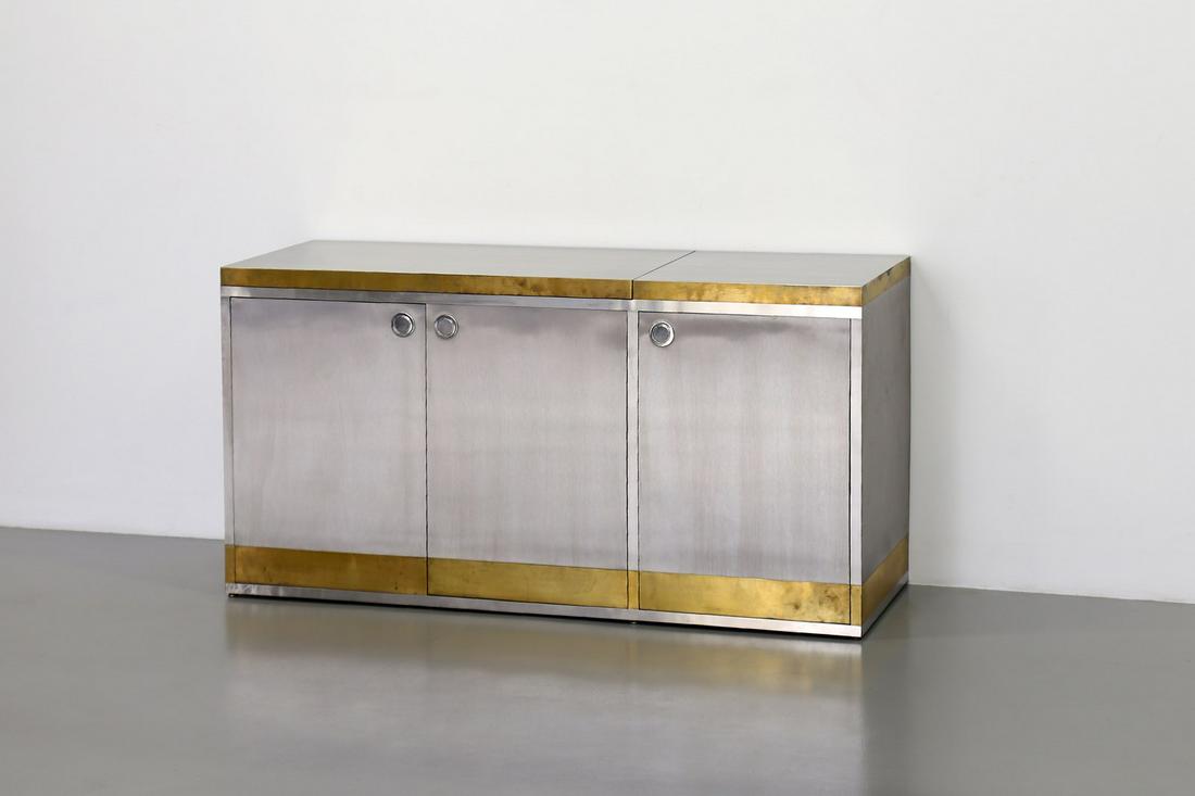 WILLY RIZZO Bar cabinet, 70s.: Bar cabinet, 70s. Lacquered wood, satin steel and brass.. Cm 135,00 x 70,50 x 44,00.
