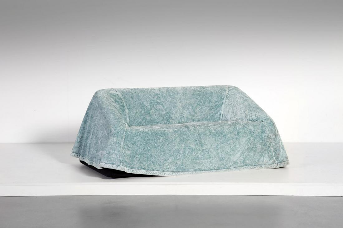 KAZUHIDE TAKAHAMA Mantilla sofa, Simon Gavina (1 of 2)