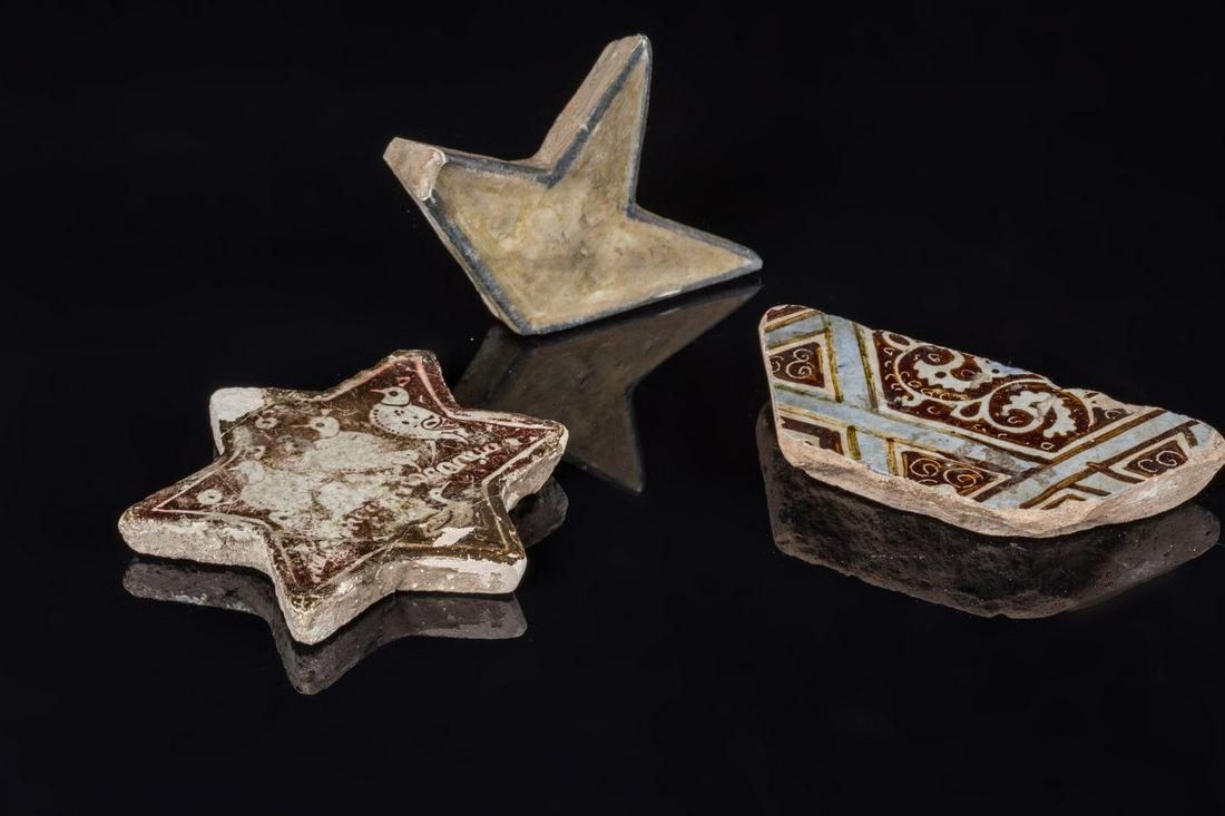 Arte Islamica  A lot composed of three Islamic star (1 of 4)