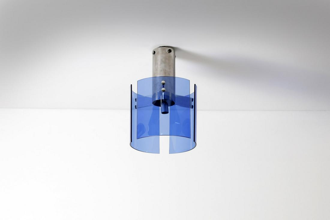VECA 1970s ceiling light.: 1970s ceiling light. Metal and glass.. Cm 40,00 x 54,00 x 40,00. Manufacturing brand.