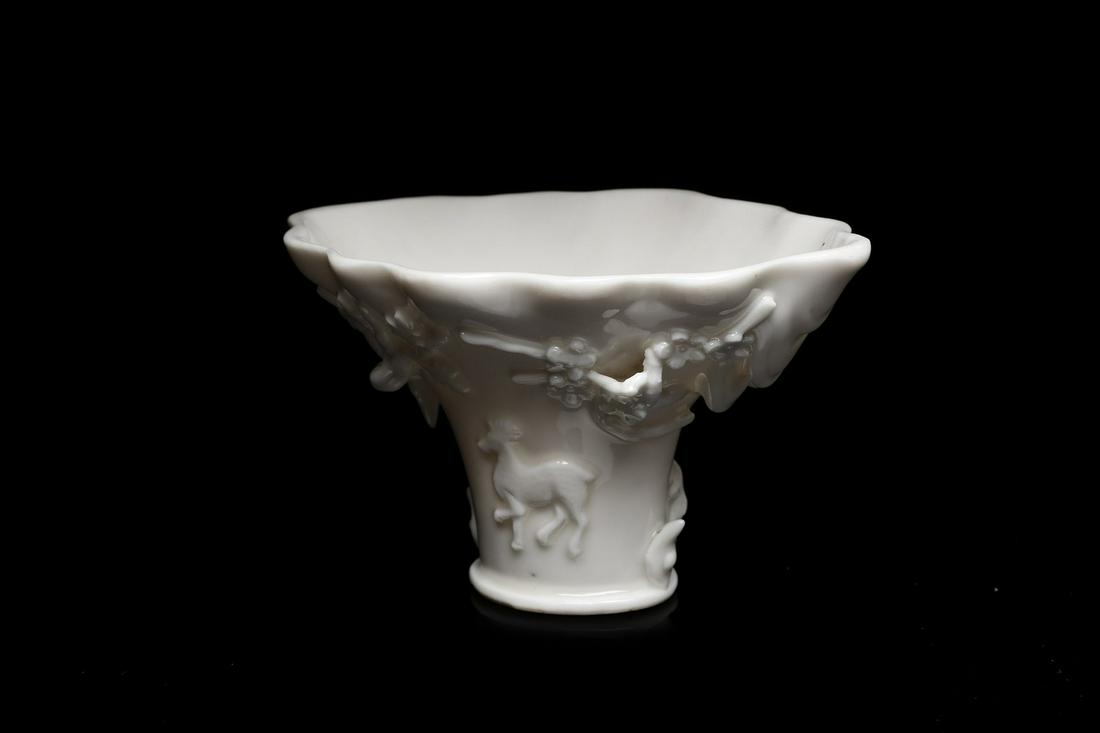 Arte Cinese  A blanc de Chine libation cup China, 19th (1 of 4)