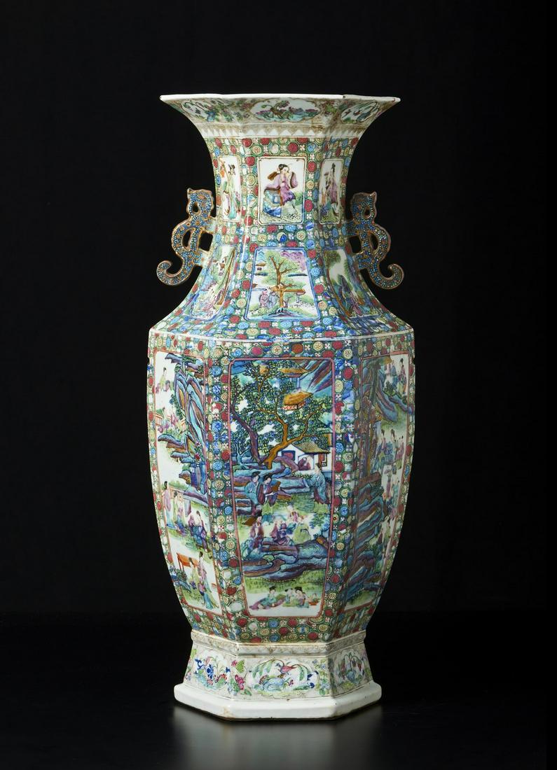 Arte Cinese  A large hexagonal shaped Canton porcelain (1 of 6)