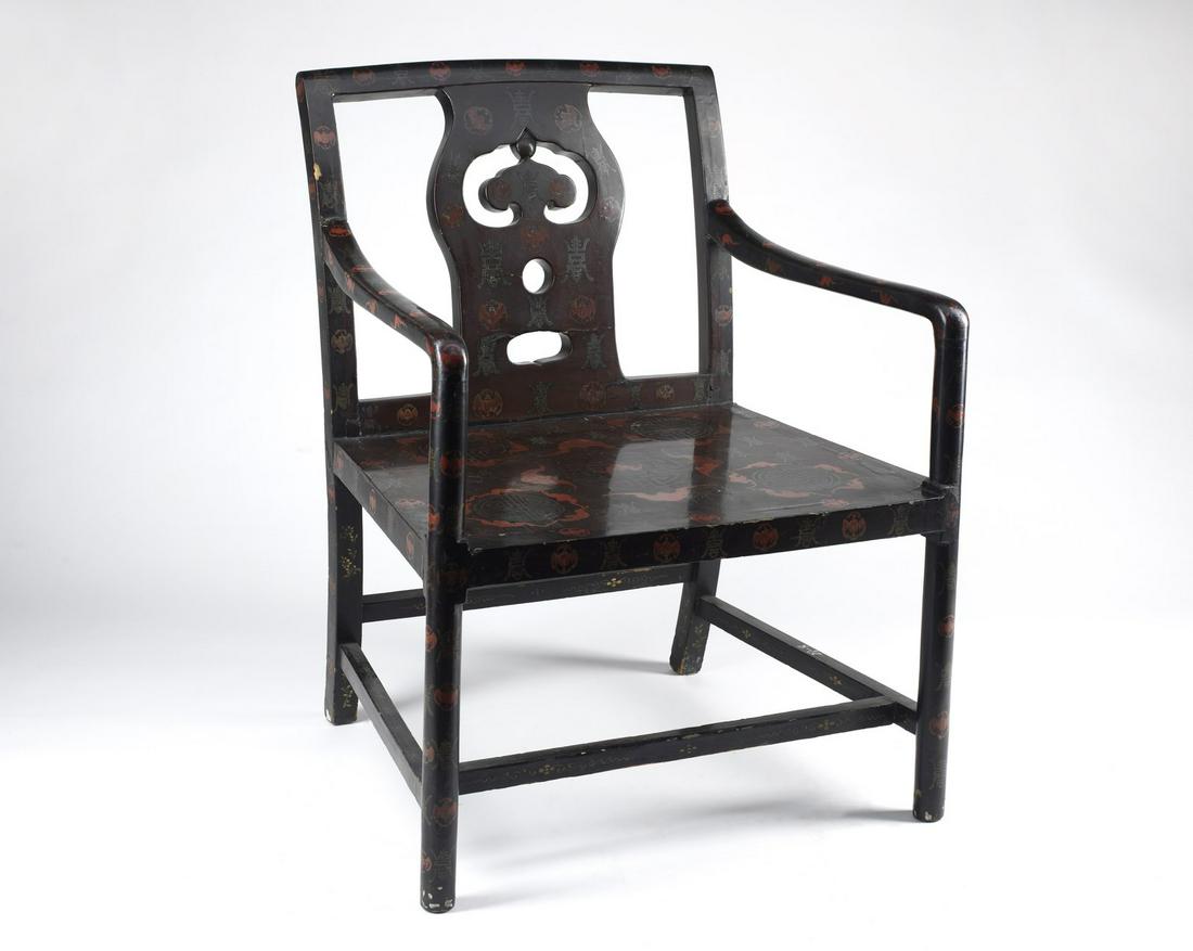 Arte Cinese A large wooden lacquered chair China, 20th: Chinese Art A large wooden lacquered chair China, 20th century . . Cm 77,00 x 100,00 x 61,00. Provenance: Luigi Armondi Collection, Brescia.