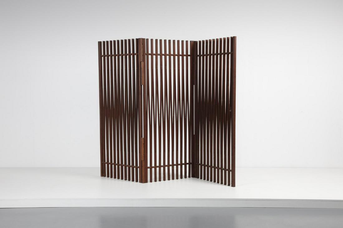 CARLO POZZI 1960s screen, Giorgetti production.: 1960s screen, Giorgetti production. WengÃ¨.. Cm 80,00 x 190,00 x 30,00. Single piece obtained by making cuts on single axes.