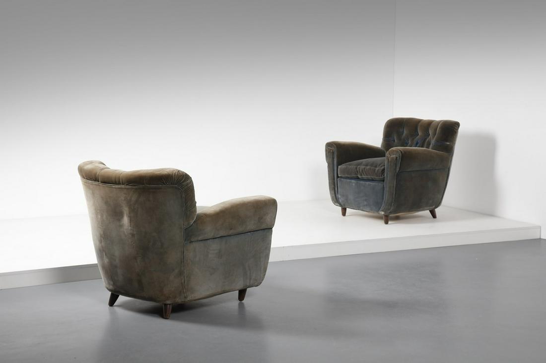 OSVALDO BORSANI Pair of armchairs.: Pair of armchairs. Wood and padding velvet.. Cm 90,00 x 80,00 x 88,00. 1940s.