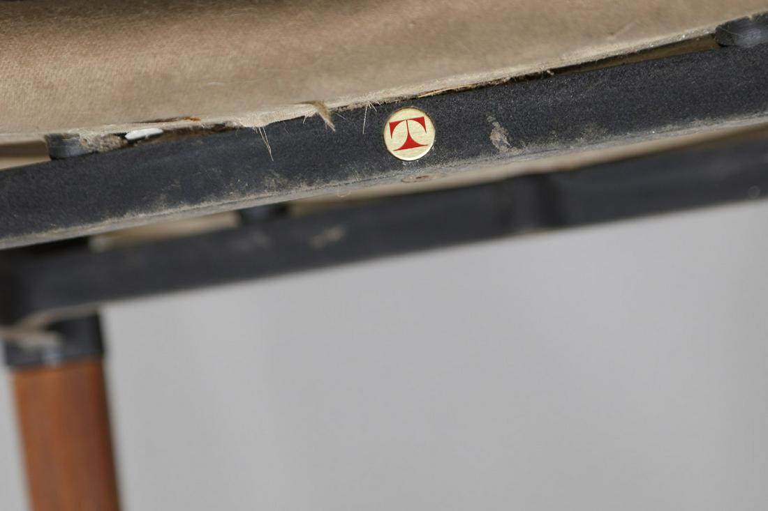 EUGENIO GERLI Four chairs Tecno production, 1970s.: Four chairs Tecno production, 1970s. Walnut wood, painted metal and upholstered fabric. Cm 45,00 x 81,00 x 53,00. Manufacturing brand.