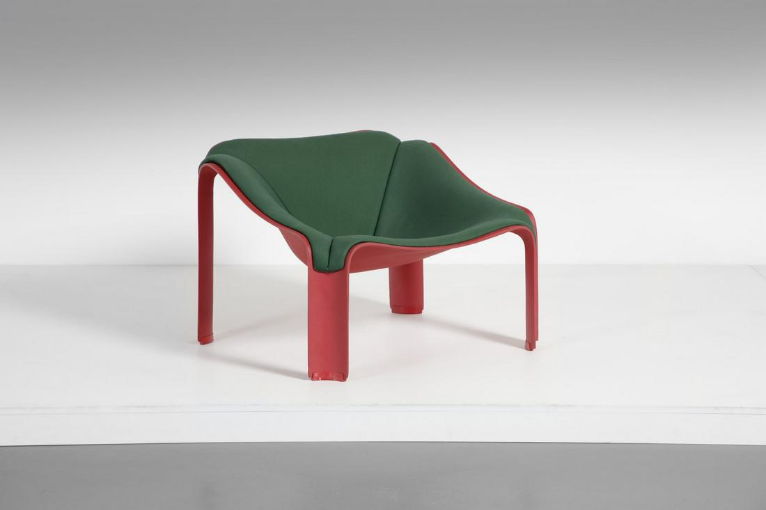 PIERRE PAULIN Easy chair F303, Artifort production.: Easy chair F303, Artifort production. 1967. Lacquered wood and fabric. Cm 82,00 x 60,00 x 70,00.