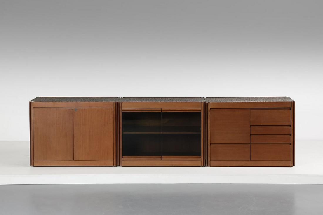 ANGELO MANGIAROTTI 4D sideabord, Molteni production.: 4D sideabord, Molteni production. Walnut and granite.. Cm 96,00 x 72,00 x 48,00. 1970s. The measurements refer to the single module.
