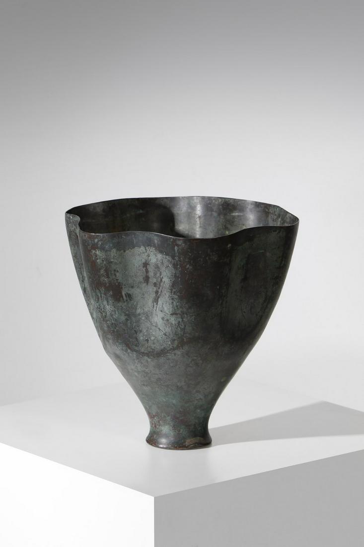 ANGELO MOLIGNONI Vaso scultoreo a base piena, Faenza. (1 of 3)