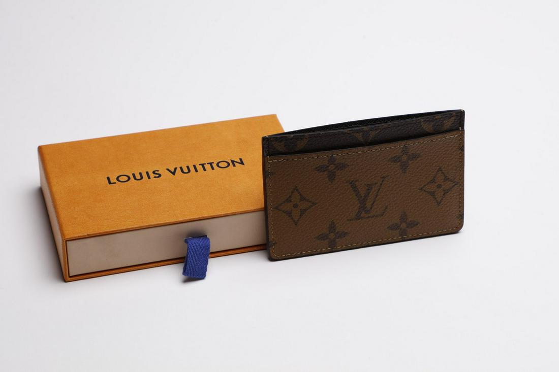 LOUIS VUITTON Credit card folder. (1 of 2)