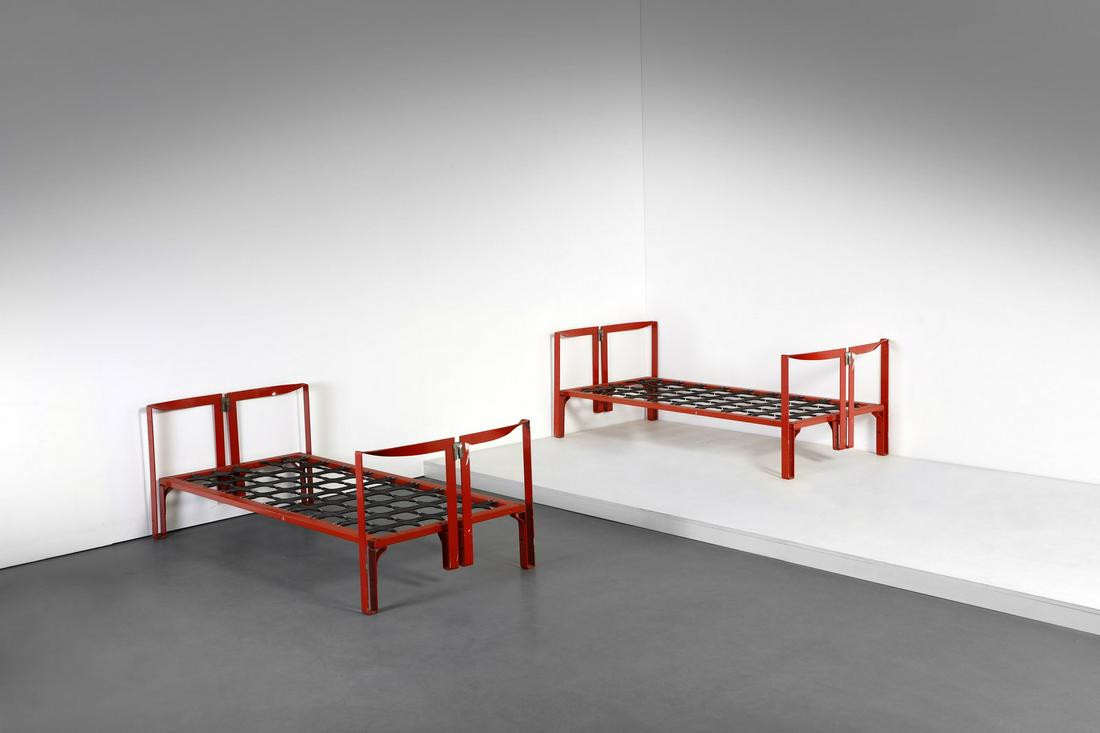 TOBIA SCARPA Pair of Vanessa beds, Gavina production. (1 of 6)