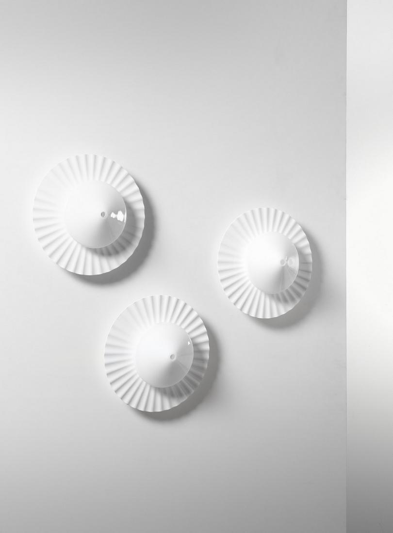 ACHILLE CASTIGLIONI Three PlissÃ¨ wall lamps, Flos: Three PlissÃ¨ wall lamps, Flos production. 1986. Lacquered metal and glass.. Cm 45,00 x 16,00 x 45,00.