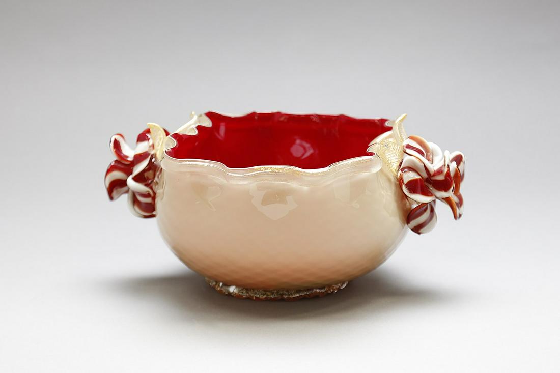 SEGUSO VETRI D'ARTE  Centerpiece in lattimo glass (1 of 2)