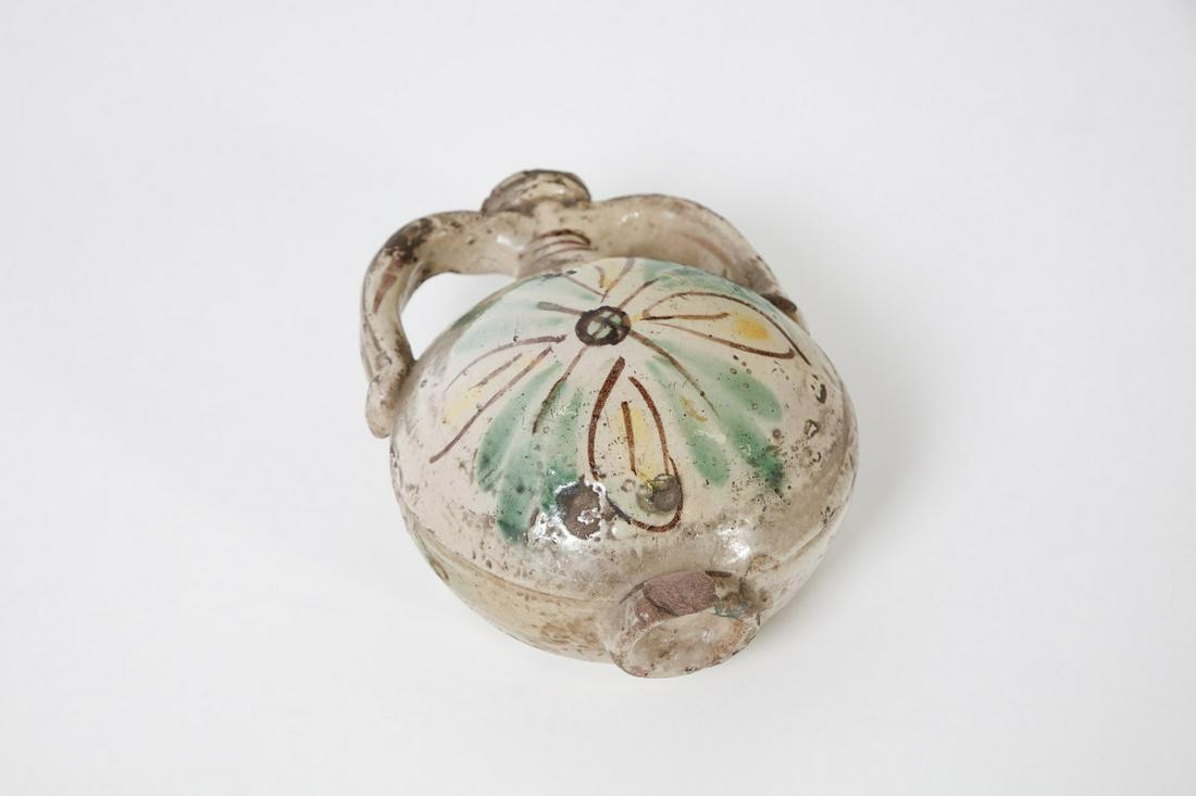 MANIFATTURA ITALIANA Flask in polychrome terracotta.: ITALIAN WORK Flask in polychrome terracotta. . Cm 17,00 x 22,00 x 8,00. Defects.