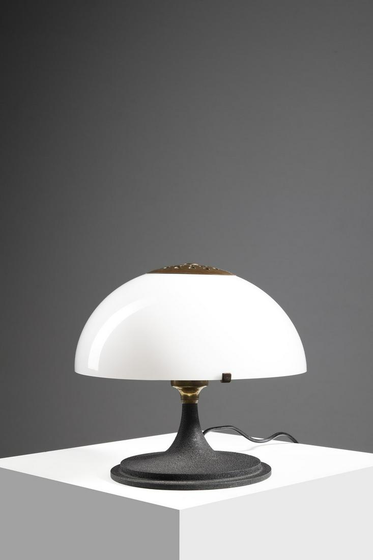 GINO SARFATTI 530 table lamp for Arteluce. (1 of 4)
