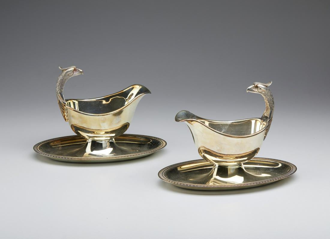 ARGENTIERE FRANCESE DEL XX SECOLO  A pair of silver-plated Christofle gravy boats with handles in (1 of 3)