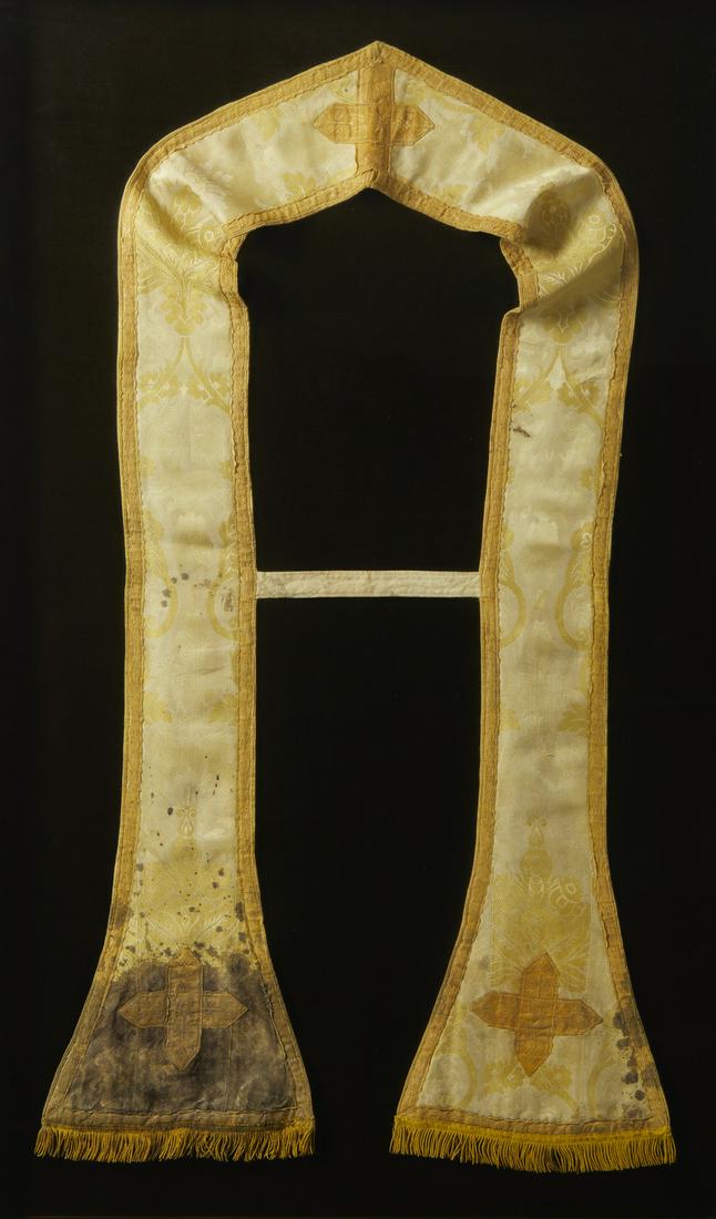 HERMANN NITSCH Stola. Aktion Relikt.: Stola. Aktion Relikt. Mixed Media . Cm 58,50 x 98,00. Signature at the back. Artist's authenticity certificate on photo. Atelier Hermann Nitsch, Prizendorf, authenticity certificate with O.M. Theater