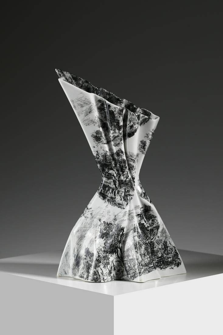 GUIDO ANDLOVITZ Vase for Lavenia.: Vase for Lavenia. Porcelain. Cm 22,00 x 33,50 x 15,00. Mark under the base. Verbano, 1940s.