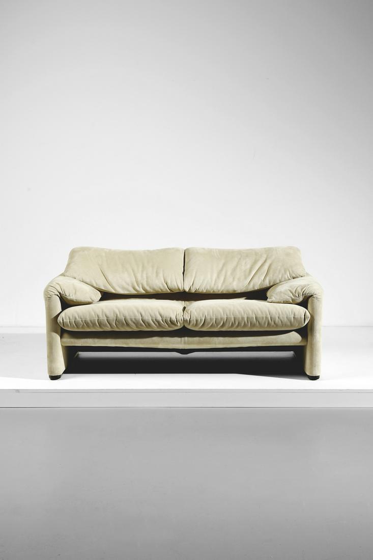 VICO MAGISTRETTI Maralunga sofa for Cassina. (1 of 8)