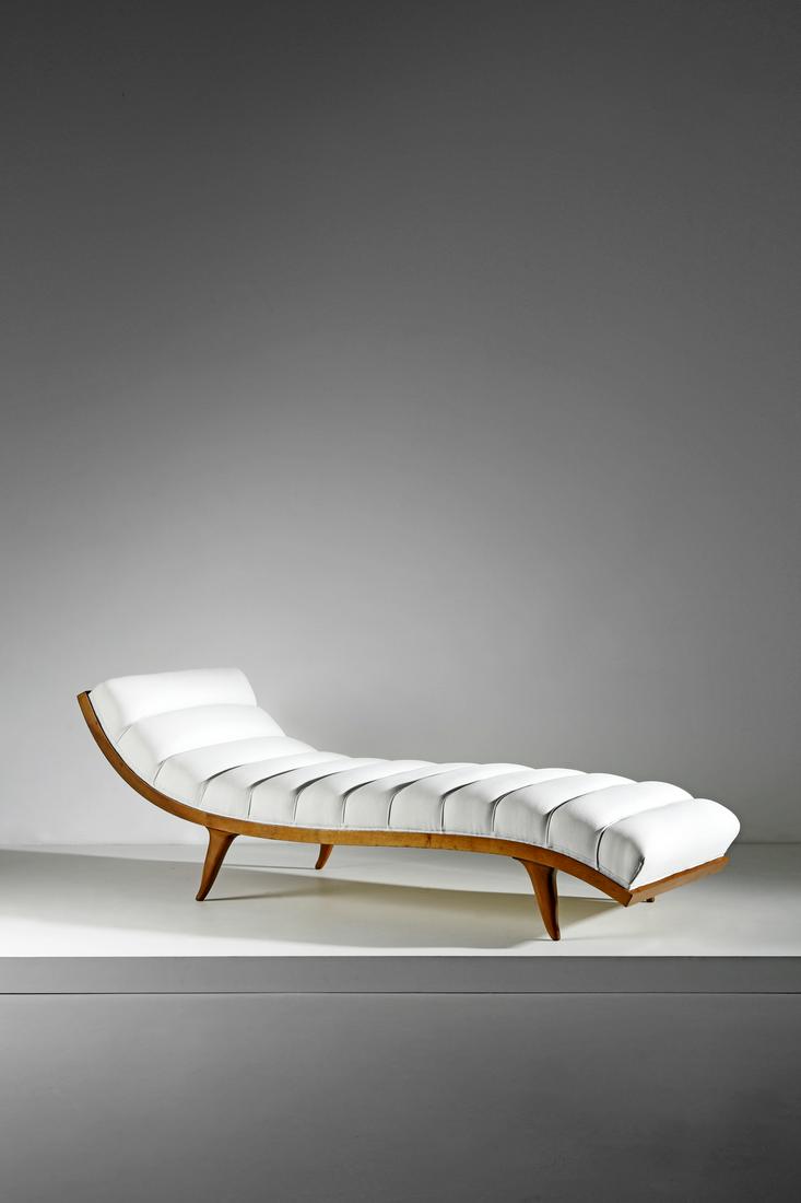 MANIFATTURA BRASILIANA Chaise longue.: BRAZILIAN WORK Chaise longue. Wood and padded fabric.. Cm 210,00 x 69,00 x 75,00. 1950s.