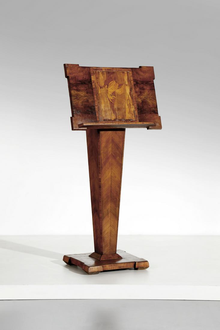 GIOVANNI GUERRINI Art DecÃ² lectern, execution Casalini Ebanisteria, Faenza.: Art DecÃ² lectern, execution Casalini Ebanisteria, Faenza. 1938. Walnut wood inlaid in woods in various essences.. Cm 72,00 x 130,00 x 50,00. Presented by the Arte Nova Foundation Collection in "Nar