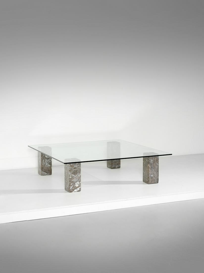 CASIGLIANI Tavolino da salotto.: CASIGLIANI Tavolino da salotto. Marmo e cristallo molato.. Cm 135,00 x 36,00 x 135,00. anni Settanta.