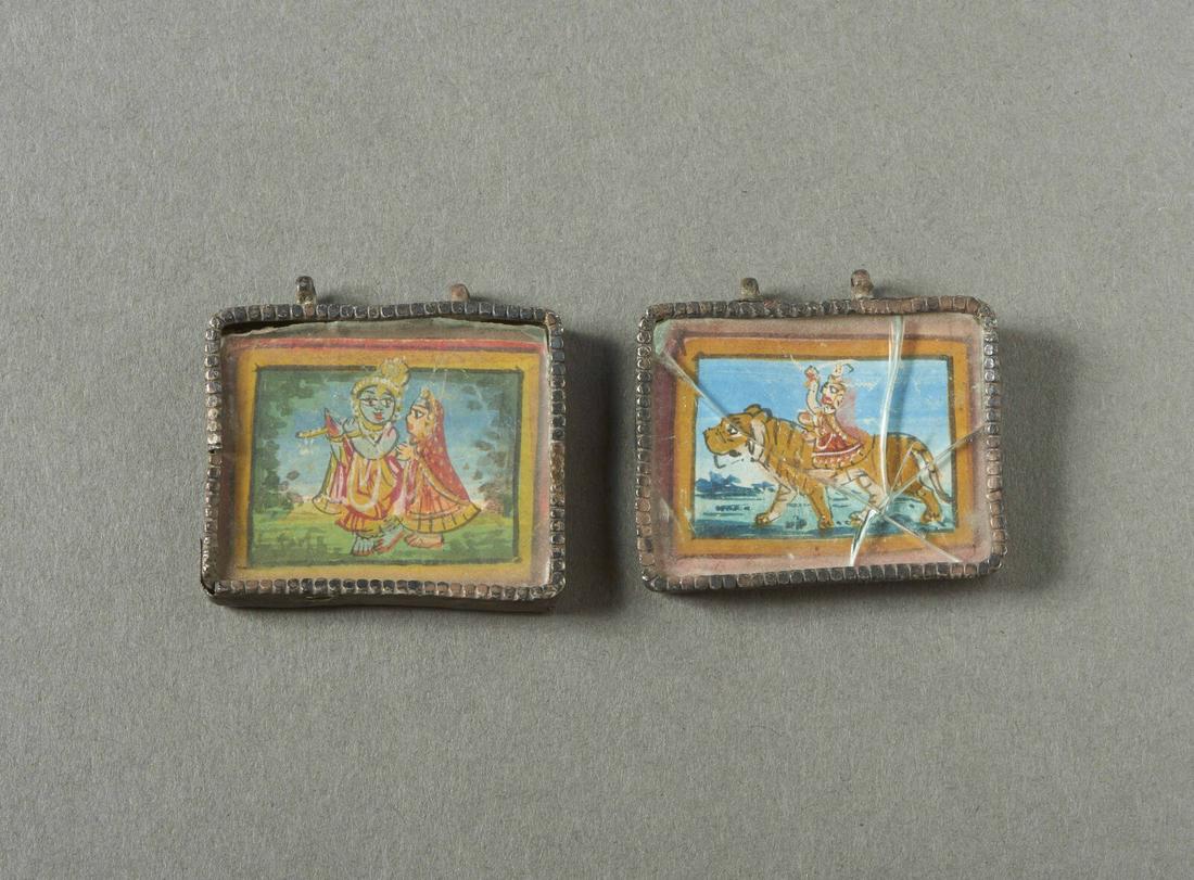 Arte Indiana  India. Two silver, paper glass and pigment pendants.Visible flaws, one broken glass (1 of 2)