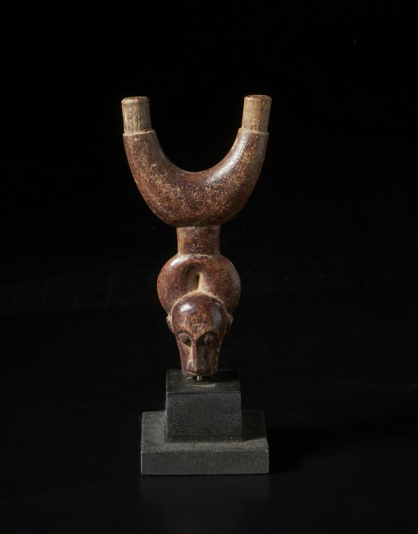 Arte africana  Trunk, Ivory Coast. Hardwood sling with brown patina. Signs of use. . (1 of 3)