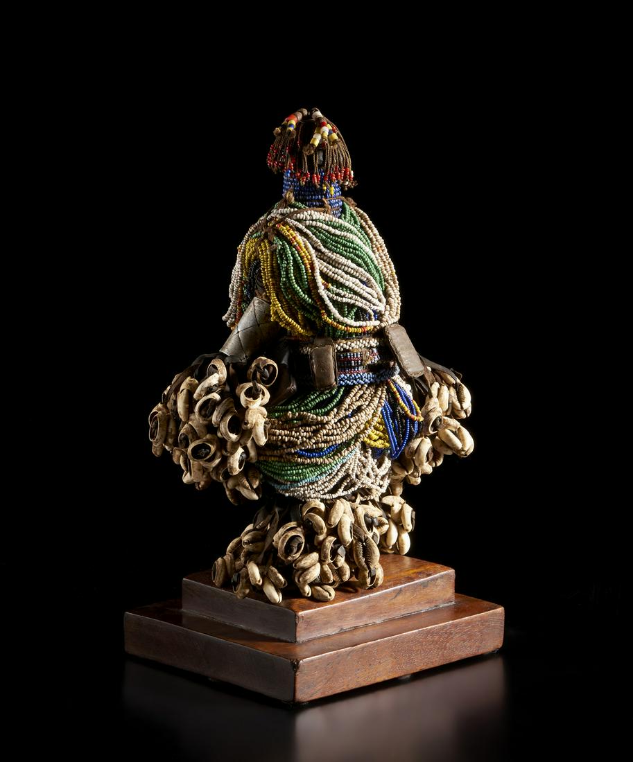 Arte africana  Namji Dowayo, Cameroon. Fertility doll. Hardwood, beads, shells, leather, aluminum, (1 of 3)