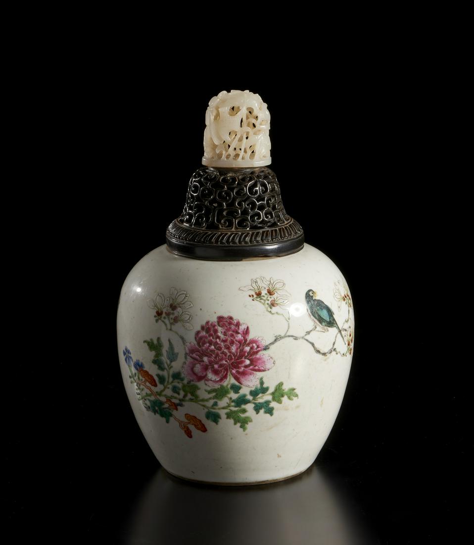 Arte Cinese  A fine ovoid jar decorated in the famille rose palette, with zitan pierced conver and (1 of 4)