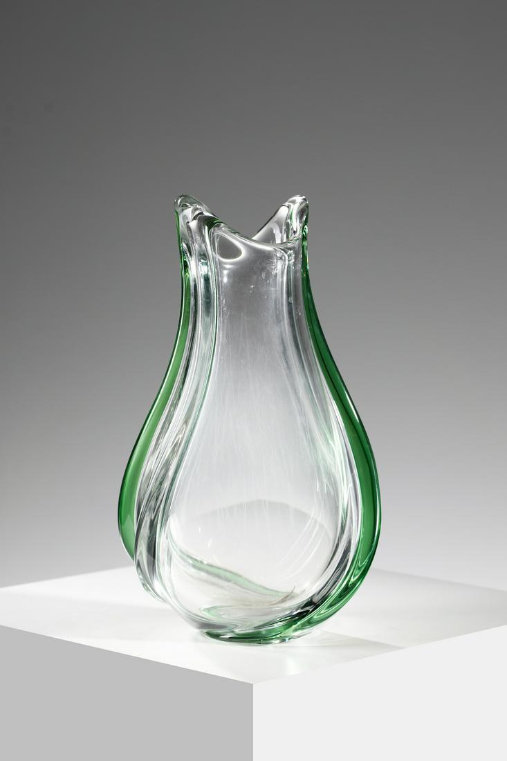 ARCHIMEDE SEGUSO attributed. Glass vase with green glass applications. (1 of 6)