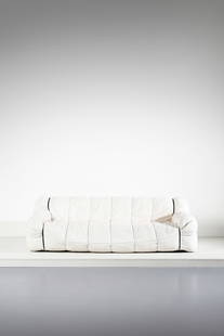 CINI BOERI (1924-2020) & LAURA GRIZIOTTI (n. 1942) Sofa from the Strips series for Arflex, Milan.: CINI BOERI (1924-2020) & LAURA GRIZIOTTI (n. 1942) Sofa from the Strips series for Arflex, Milan. 1972. Padded fabric.. Cm 220,00 x 66,50 x 100,00. Production label.Compasso d'Oro award (1979).Bibliog