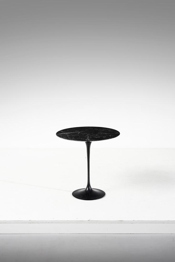 EERO SAARINEN Tulip coffee table for Knoll. (1 of 4)