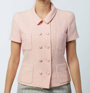 CHANEL Baby pink tweed vest.: CHANEL Baby pink tweed vest. . . Short-sleeved jacket in vintage Chanel Boutique light pink tweed, double row closure of 5 pink Chanel Paris buttons, light pink lining, gold chain at the bottom hem, C