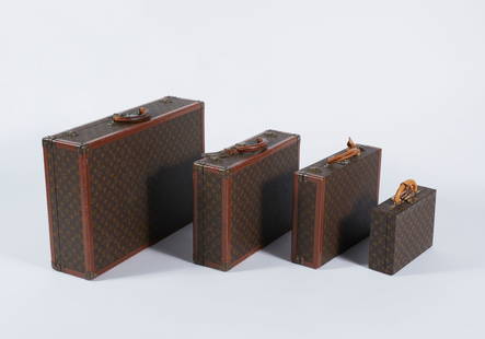 LOUIS VUITTON Set of four suitcases, various sizes.: VUITTON LOUIS Set of four suitcases, various sizes. . Cm 70,00 x 46,00 x 16,00. Prestigious set of four Louis Vuitton rigid suitcases, scaled sizes, in the classic monogram pattern, in canvas and prin