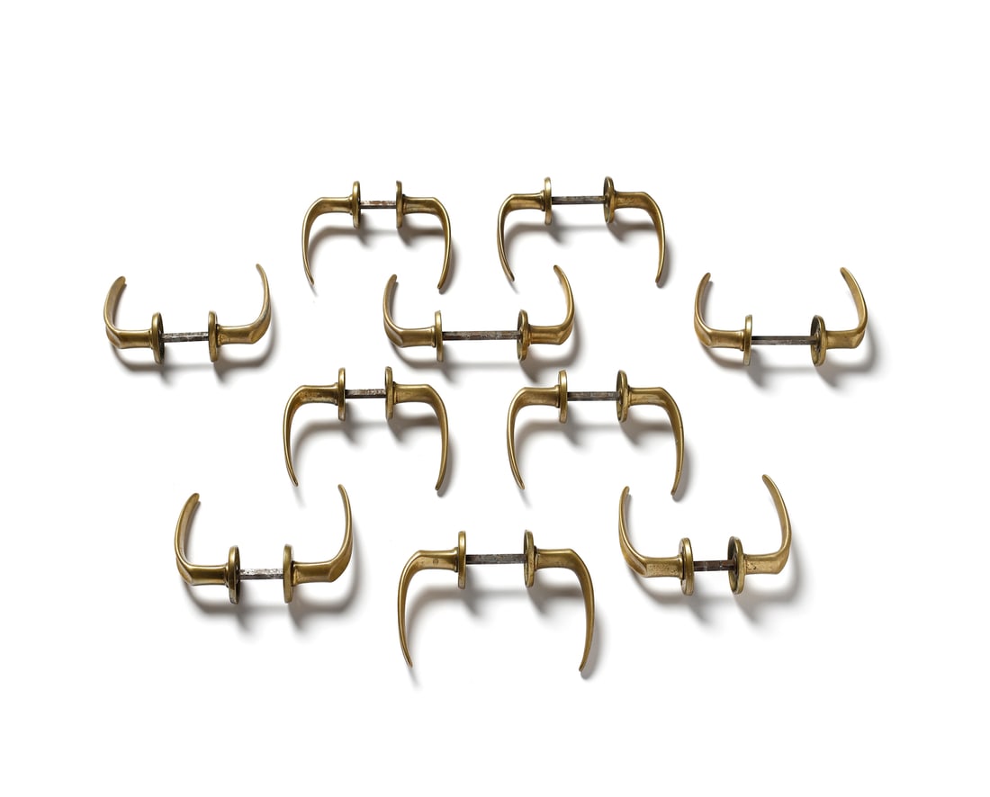 MANIFATTURA ITALIANA Ten pairs of handles.: ITALIAN WORK Ten pairs of handles. Brass.. Cm 11,00 x 4,50 x 14,00. 1960s.