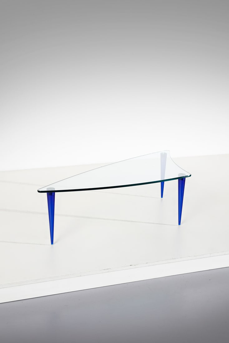 ISAO HOSOE Lobacevskij coffee table for Tonelli, Italy.: HOSOE ISAO Lobacevskij coffee table for Tonelli, Italy. Glass and resin.. Cm 54,00 x 35,50 x 127,00. 1980s / 1990s.