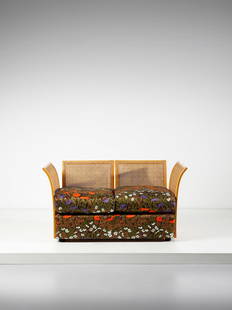 VIVAI DEL SUD attributed. Two seater sofa.: VIVAI DEL SUD attributed. Two seater sofa. Wood, woven raffia and silk.. Cm 140,00 x 72,00 x 56,00. 1970s.